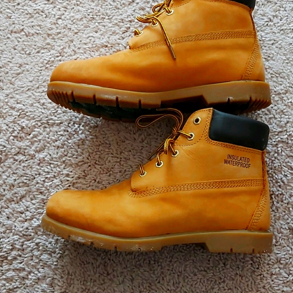 Shoes - Picture 2 of 4